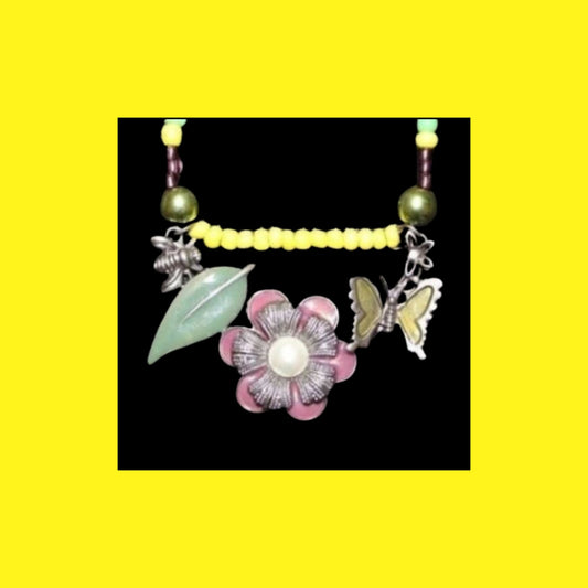 Flower Pendant Bead Necklace